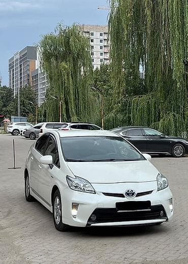 зимняя резина бу: Toyota Prius: 2015 г., 1.8 л, Вариатор, Гибрид, Хэтчбэк — 1