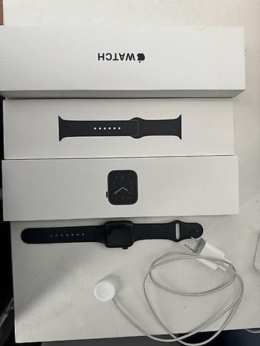Apple Watch SE (1-го поколения), 40 мм - Корпус Space Gray Aluminum -