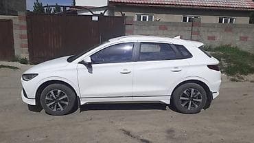 4 vd: BYD E2: 2024 г., Автомат, Электромобиль, Хэтчбэк — 3