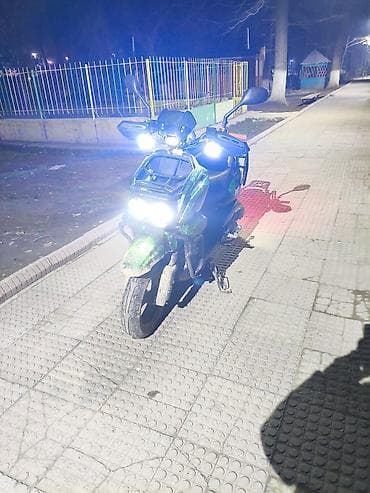 Скутеры: Скутер/мопед класса 125–150 см³ в стиле ADV, зеленый камуфляж — 1