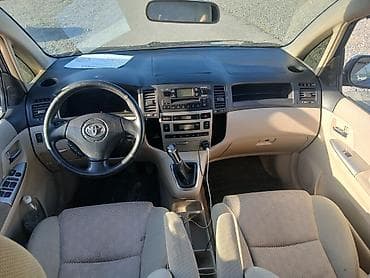 windom 2001: Toyota Ipsum: 2002 г., 1.6 л, Ручные, Бензин, Минивэн — 4