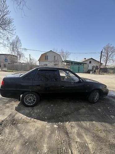 bmw 525 e39: Легковой седан черного цвета. Кузов: - 4 двери, классический седан - — 3