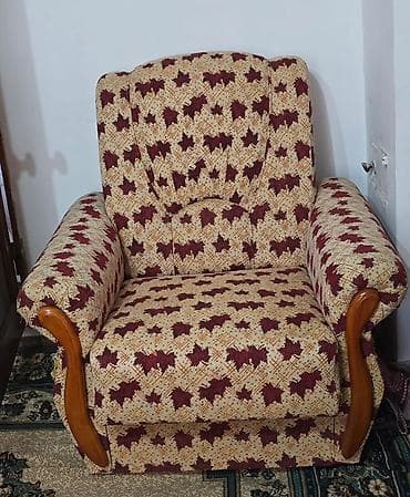 small table: Мягкий комплект: диван + два кресла софа Описание: - Классический — 3