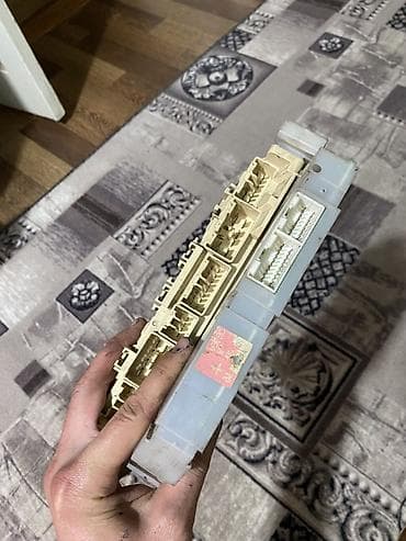 engine: Блок предохранителей Mazda Б/у, Оригинал — 4