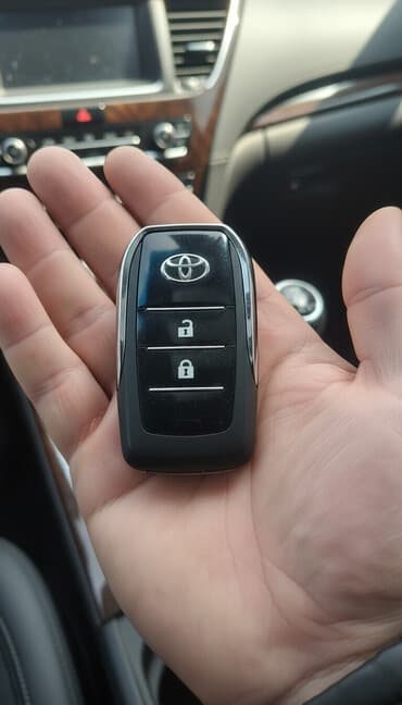 детские машинки на пульте управления: Ключ Toyota — 2