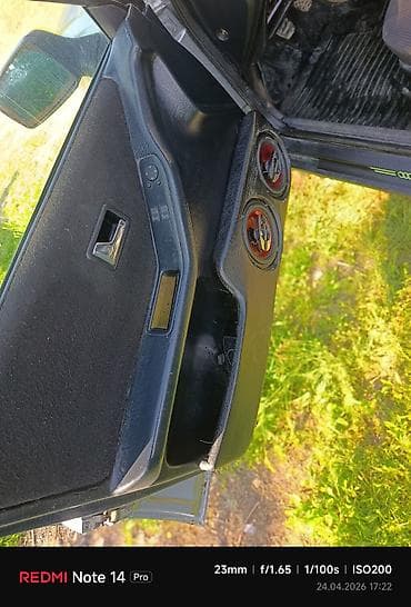 что за машина: Audi 80: 1992 г., Седан — 8