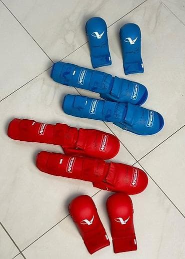 Экипировка для карате Arawaza (WKF Approved) — комплект красного и