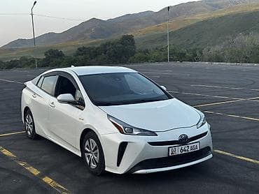 Toyota Prius: 2019 г., 1.8 л, Вариатор, Гибрид, Хэтчбэк