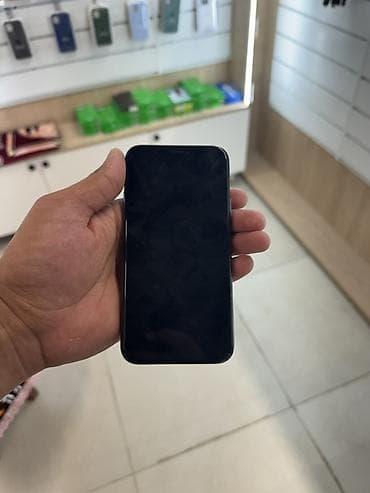 iphone se2020: IPhone 11 Pro, Matte Midnight Green — 2
