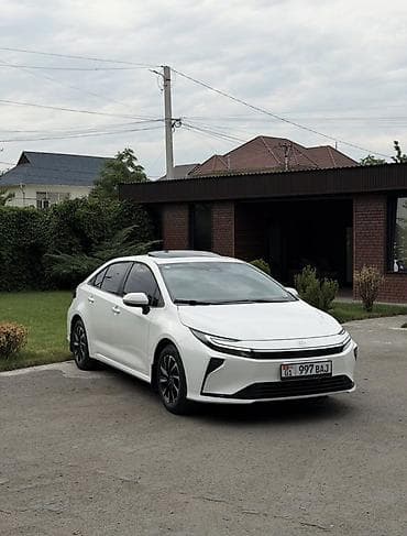 Toyota Corolla: 2026 г., 1.8 л, Вариатор, Гибрид, Седан — 1