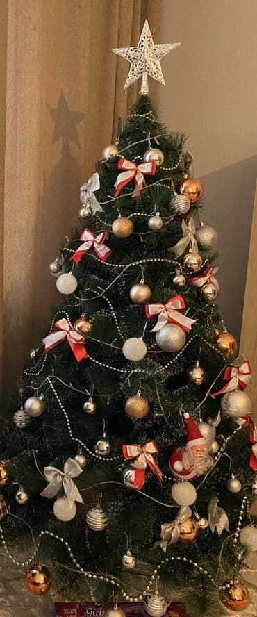 украшения на ёлку: Елка Искусственная с полным набором украшений. Высота: 140 см Б/У — 1