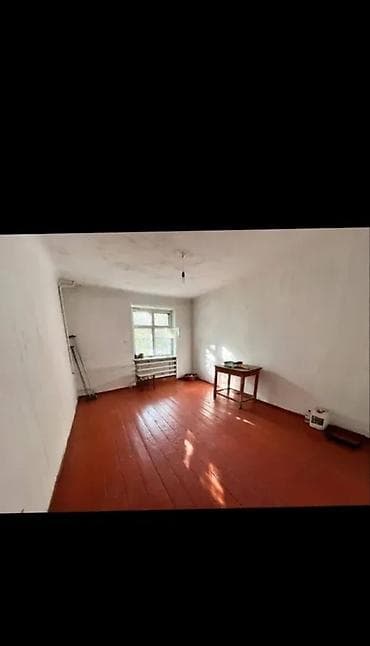 обмен жилья: 2 комнаты, 46 м², Сталинка, 1 этаж, Старый ремонт — 1