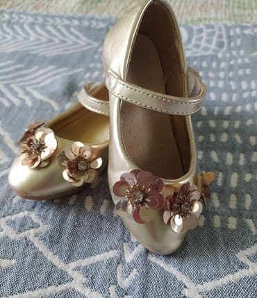 Красивые туфельки на праздник. Размер стельки 15-16 см. В хорошем