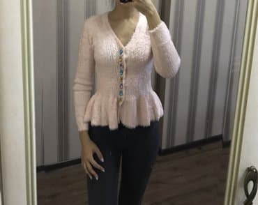 тёплая кофт кардиган: Продаю очень нежную кофту,есть в белом и в розовом цвете.Качество — 1