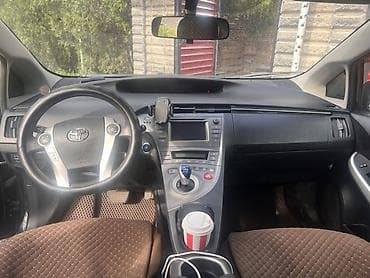 солярис 2015: Toyota Prius: 2015 г., 1.8 л, Вариатор, Гибрид, Хэтчбэк — 8