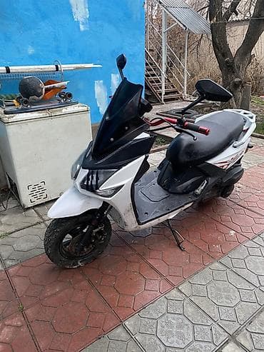 Кумурска мотороллер: Скутер 50–125 см³ (визуально класс 50 куб.) в спортивном обвесе — 5