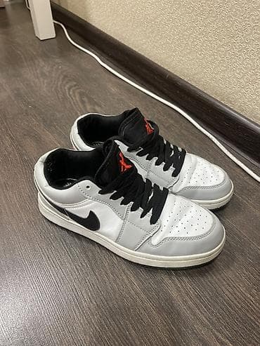 низкие джорданы: Мужские кроссовки, 37, Nike, Б/у, цвет - Серый, Самовывоз — 1