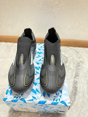 футболный бутцы: Футбольные бутсы F50 (шнурков нет, носок-эластичный). - Тип подошвы — 3