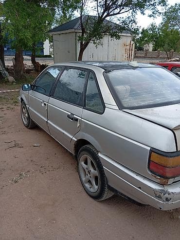 чехии: Volkswagen Passat: 1988 г., 1.8 л, Механика, Седан — 1