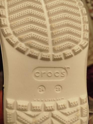 Балдардын кийим-кечелери жана бут кийимдери: Детские сабо Crocs Classic Clog, белые - Бренд: Crocs (логотип и — 3