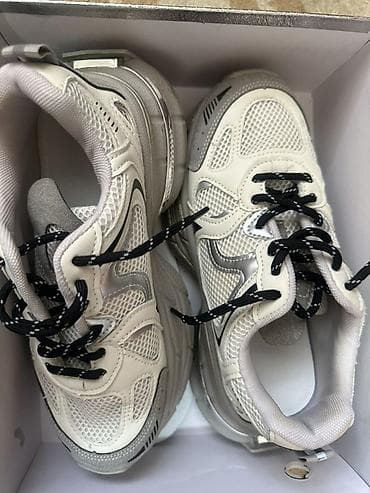 Кроссовки в спортивном стиле - Цвет: белый/молочный с серыми и