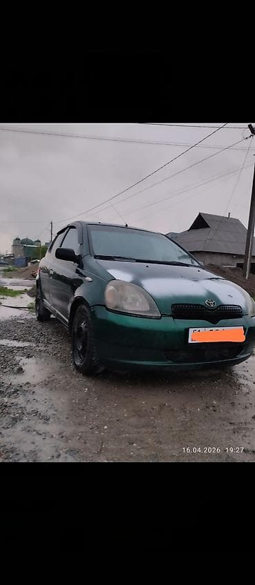 rav4 2023: Toyota Yaris: 2000 г., 1.3 л, Механика, Бензин, Хэтчбэк — 1