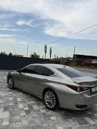 2025: Lexus ES: 2025 г., 2.5 л, Гибрид, Седан — 5
