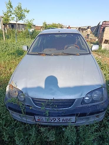 Toyota Avensis: 1998 г., Лифтбек — 2