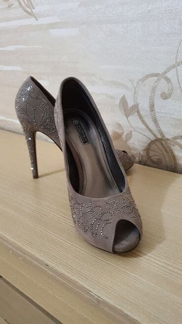 женские слипоны больших размеров: Туфли 38 размер 
Не подошёл размер 
Идеальное состояние 
Очень удобные — 2