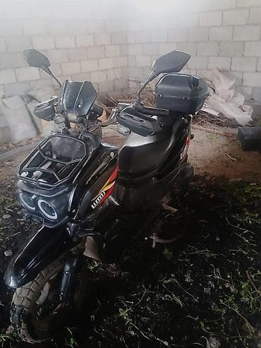 мото ролик: Скутер/мопед эндуро-стиля, черный, с акцентами Lifan на боковых — 2