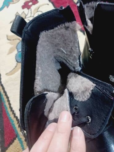 одежды для новорожденных: Зимняя женская обувь: две модели на массивной подошве 1) Черные — 2