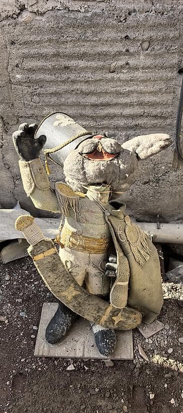 хоккейные формы: Большая фигурная кукла/скульптура Зайца-офицера в историческом — 2