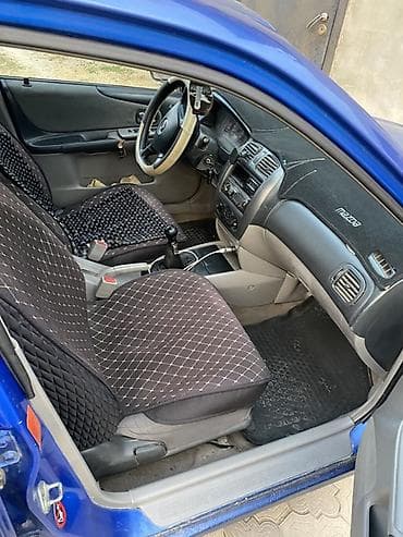 5: Mazda 323: 2003 г., 1.3 л, Механика, Бензин, Хэтчбэк — 3