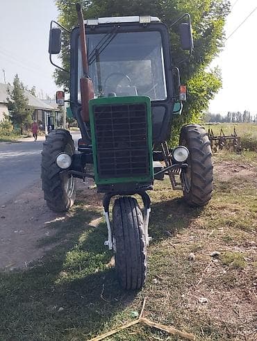 Трактор «Беларус» (МТЗ), кабина остеклённая с открывающимися