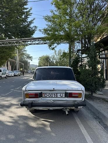спойлер на ауди 100: Автомобиль седан классического типа (4 двери), белый кузов с черным — 4