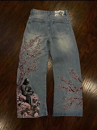 Джинсы с авторской росписью - Фасон: прямые, свободные штанины