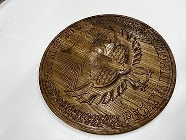 сувенир беркут: Резной настенный медальон с гербом Кыргызской Республики. - Материал — 1