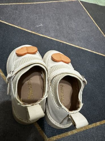 бежевые туфли: Детские туфли, размер 22, для 1-2г, почти новые. Размер не подошел — 3