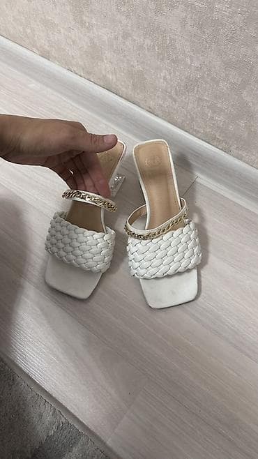 кийит: Белые женские мюли на каблуке. - Модель: мюли с открытым носом и — 3