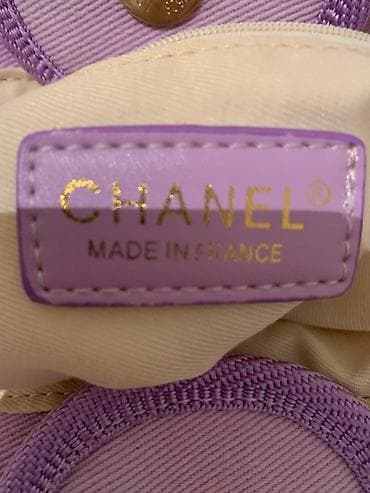 Другие комплектующие: Сумка-тоут Chanel, сиреневого оттенка. Особенности: - Материал — 2