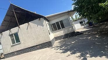 Недвижимость: Дом с большим тенистым двором - Отдельный жилой дом с верандой и — 2