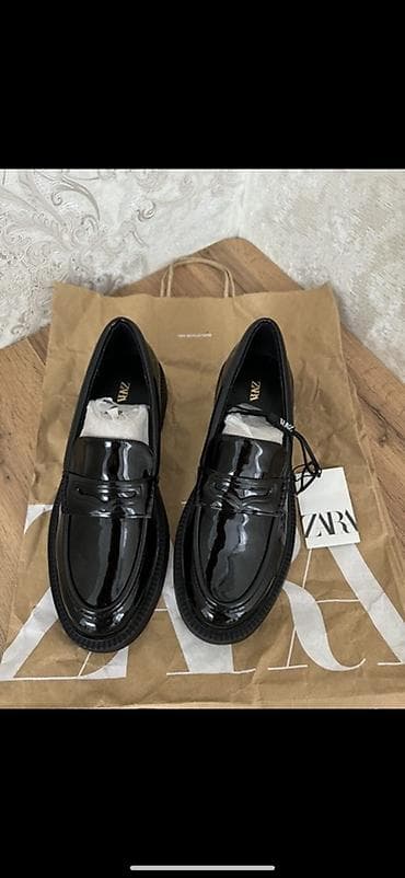 змеиная кожа: Лоферы, 38, Zara, Новый, цвет - Черный, Самовывоз — 1