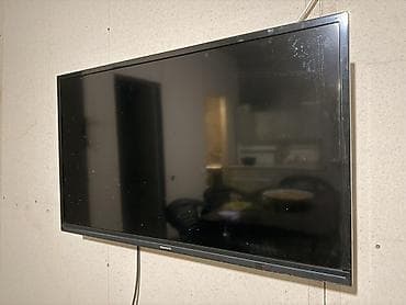 купить диски с фильмами: Телевизор Skyworth, диагональ примерно 32–40". Плоская LED‑панель — 1