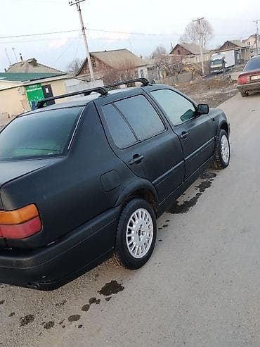 Volkswagen Vento: 1993 г., 1.8 л, Механика, Бензин, Седан — 3