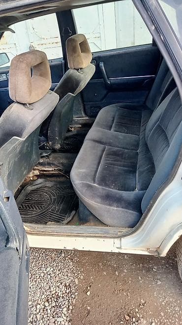 Audi: Audi 100: 1986 г., 1.8 л, Бензин — 7