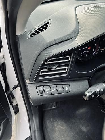 mini kuper: Hyundai Avante: 2019 г., 1.6 л, Автомат, Бензин, Кроссовер — 3