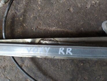 фото услуги рядом: Toyota Voxy молдинг стекла, Тойота Вокси молдинг стекла Молдинг — 2