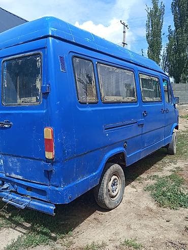 Унаа тетиктери: Синий фургон/микроавтобус высокой крыши, длинная база. Кузов — 2
