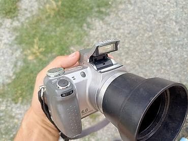 Цифровой фотоаппарат Sony (серия Cyber-shot, с видоискателем и экраном — 7