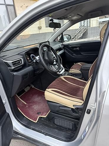 Toyota Innova: 2025 г., 2 л, Автомат, Гибрид, Кроссовер — 7